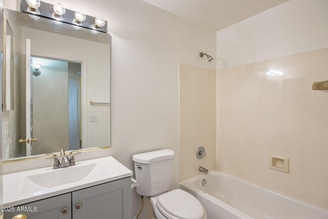 Building Photo - AVAILABLE NOW IN GREAT AVONDALE LOCATION!!!