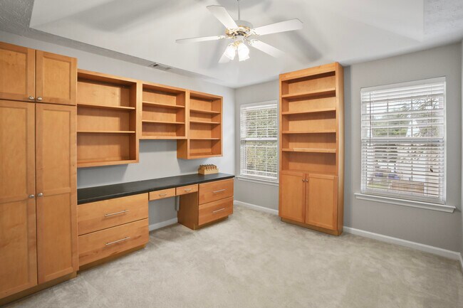 Building Photo - 2643 Whispering Pines Dr SW