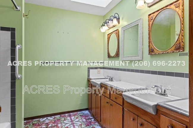 Building Photo - 7617 S Lakeridge Dr