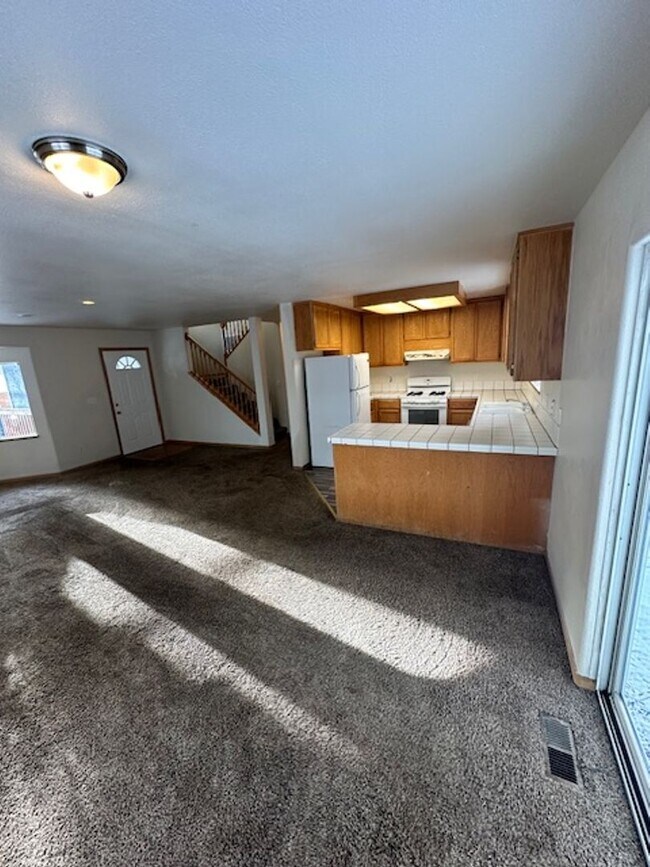 Building Photo - Large 3BR 2Bath Home with balcony available for a Long term Rental. Call me today!