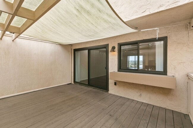 Building Photo - Woodlands South - La Jolla Townhome