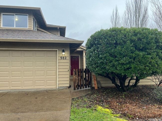 Building Photo - 982 SW Hawthorne St