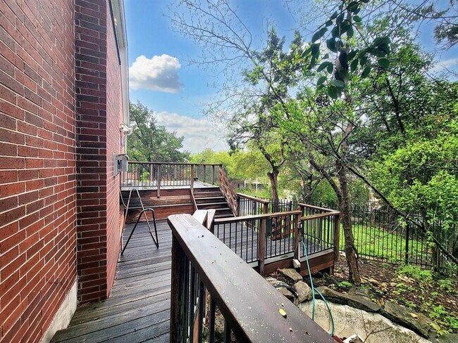 Building Photo - 10526 Grand Oak Cir