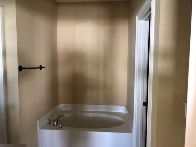 Building Photo - 237 Dogwood Cir