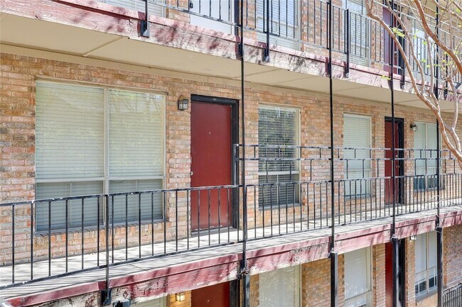 Building Photo - 2207 Leon St