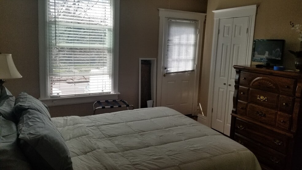 Building Photo - 210 S Logan St