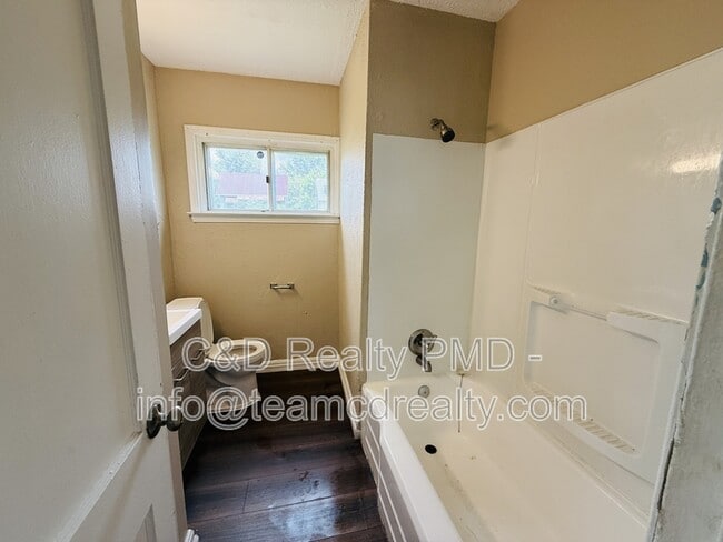 Building Photo - 4378 E 175th St