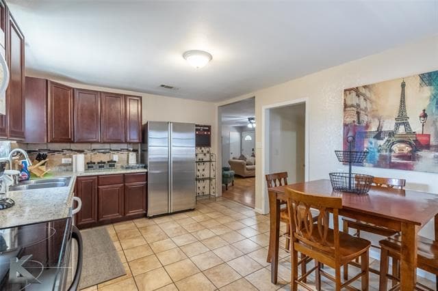 Building Photo - 833 Westview Dr