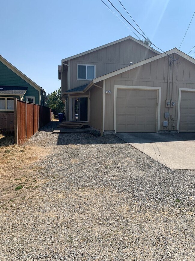 Building Photo - 2907 Duplex