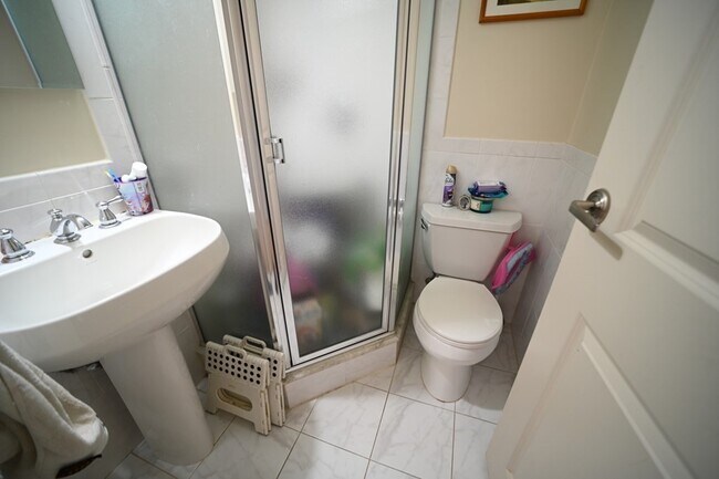 Building Photo - 1600 Beacon St