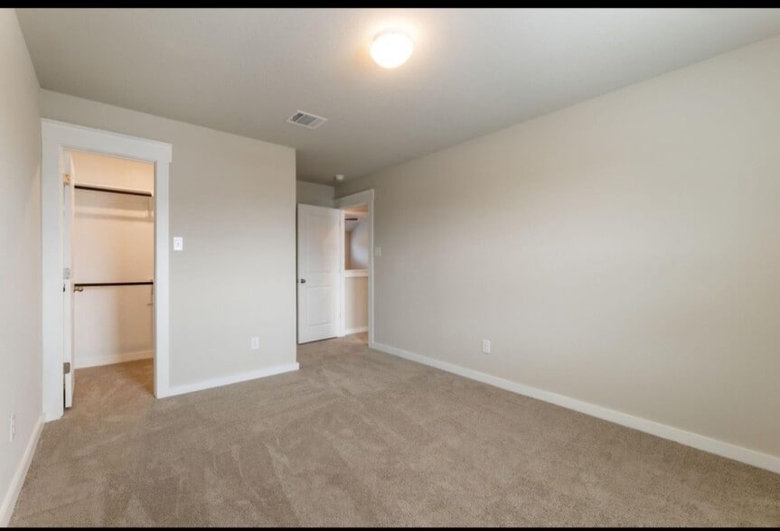 Building Photo - 1527 Fenton Hill Dr