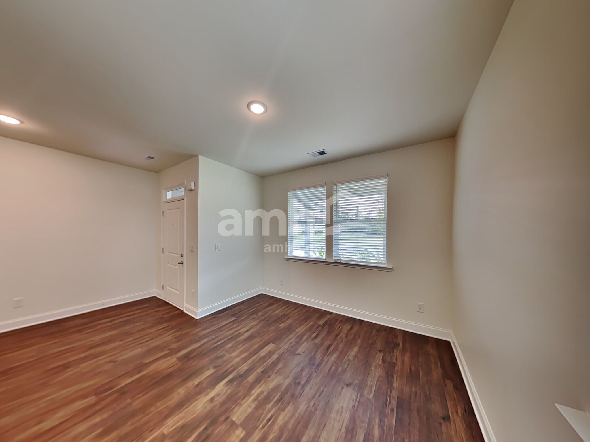 Building Photo - 235 Willow Ln
