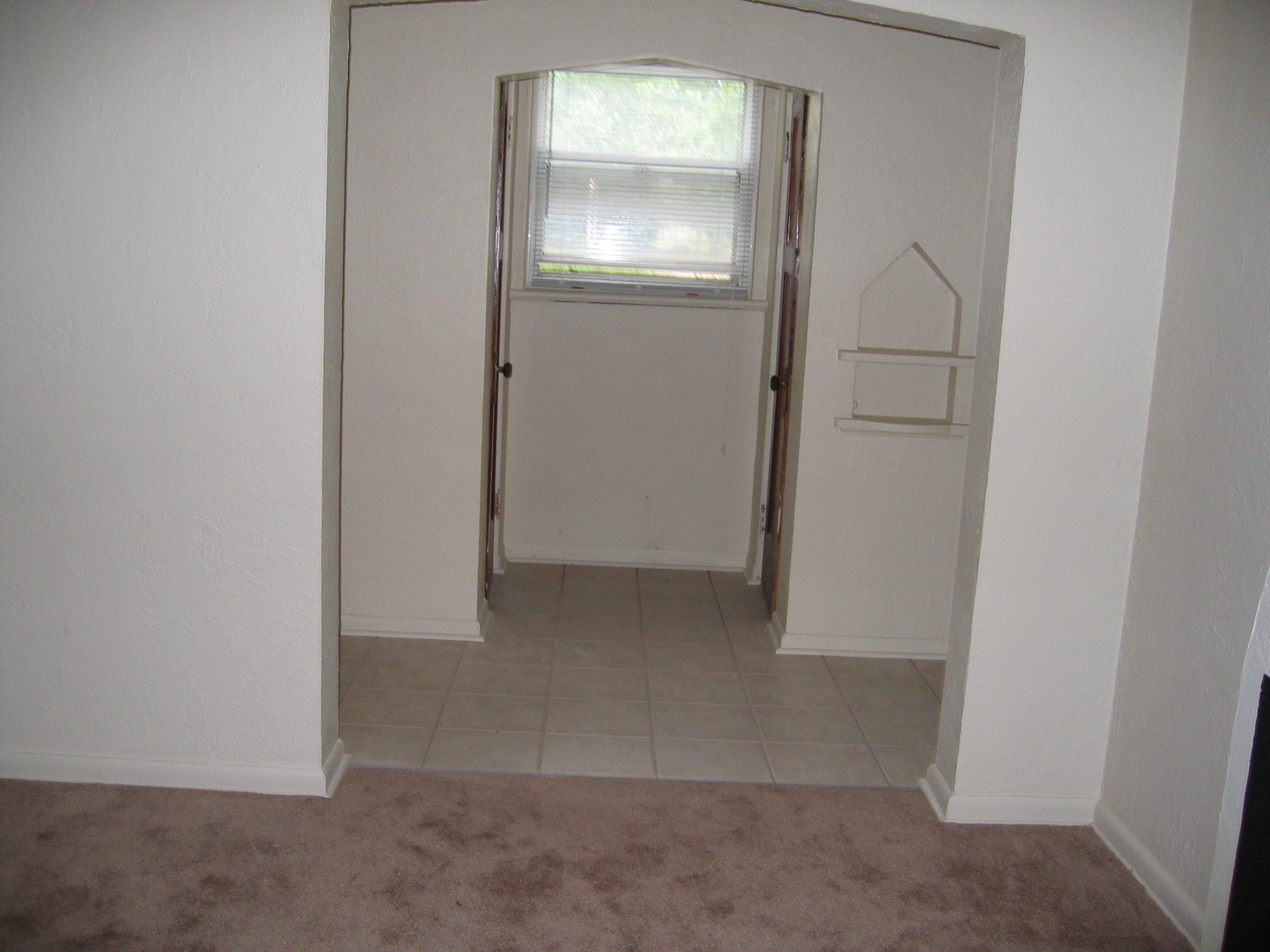 ceramic entry 2/closets - 865 McClain Rd