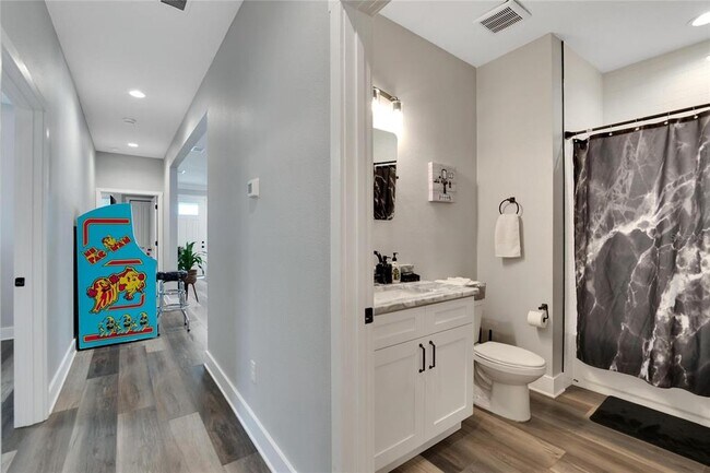 Building Photo - 3002 E 38th Ave