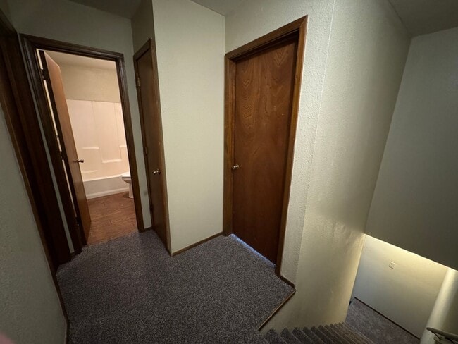 Building Photo - 2 bedroom 1.5 bath home in a great location!