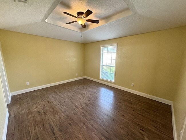 Building Photo - 2312 Lisa Ln