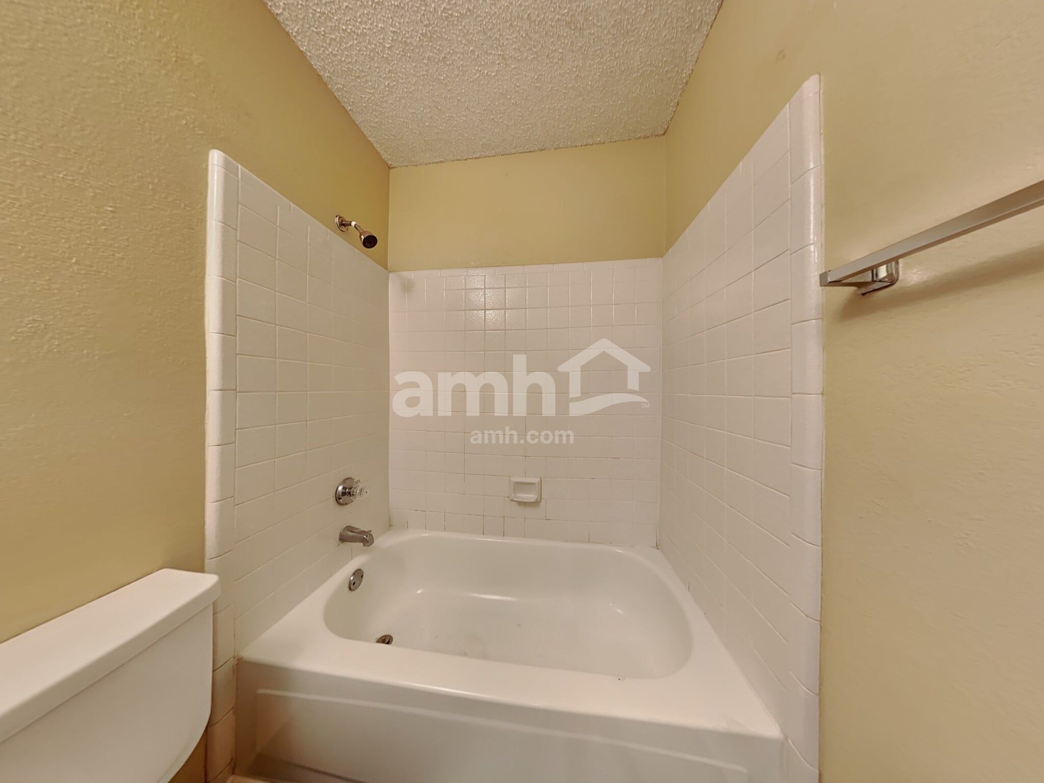 Building Photo - 2101 Flamingo Dr