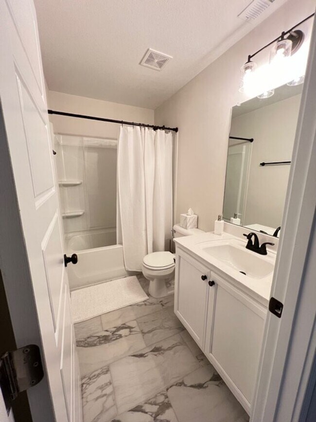 Building Photo - Beautiful Home Coming Soon!