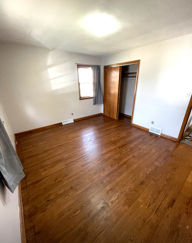 Building Photo - 1360 E Ave