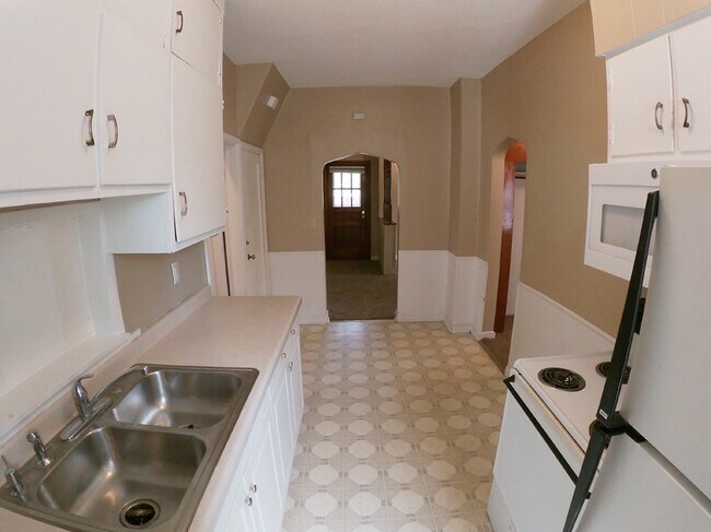 Dining - 527 6th Ave SW
