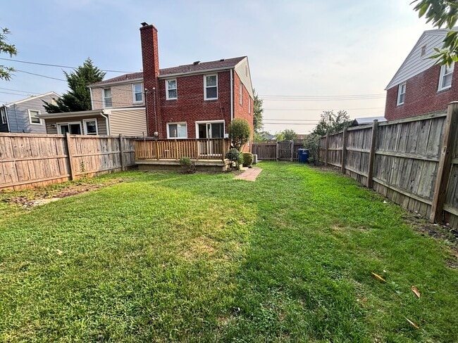 Building Photo - 2705 Fort Dr