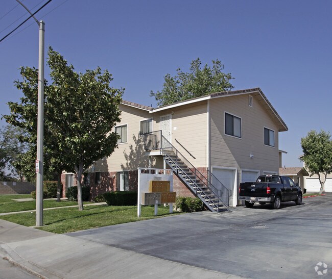 Eleventh East Townhomes 38508 11th St E Palmdale CA 93550 Apartment