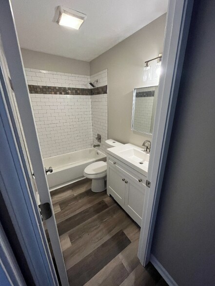 Building Photo - 5300 Mansfield Ct