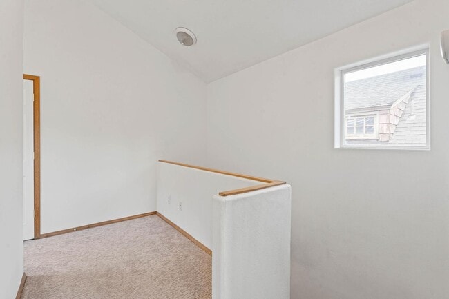 Building Photo - Charming 3-bdrm/2-bath Slender Home in Roseway. Fenced backyard, 1-car garage