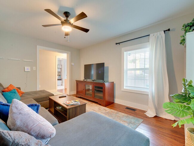 Building Photo - Updated and well appointed home in the his...