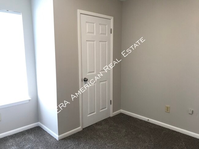 Building Photo - 571 Woodlow Rd