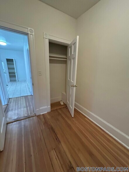 Building Photo - 21 Fairbanks St