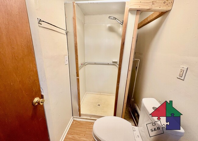 Building Photo - 4 Weaver Ln