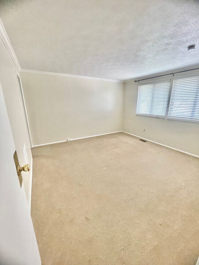 Building Photo - 3 bed- 1.5 Bath- Bridgeville Pa