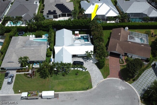 Building Photo - 765 High Pines Dr