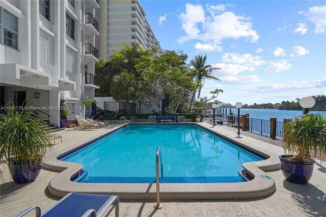 Building Photo - 5640 Collins Ave