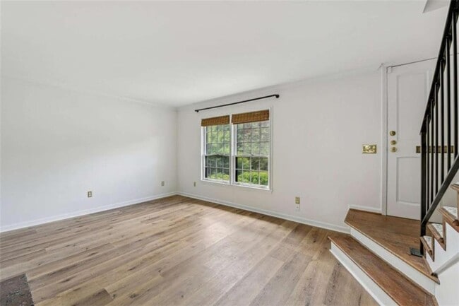 Building Photo - 98 La Rue Pl NW