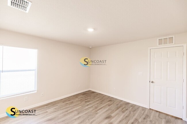 Building Photo - 139 Lomond Dr