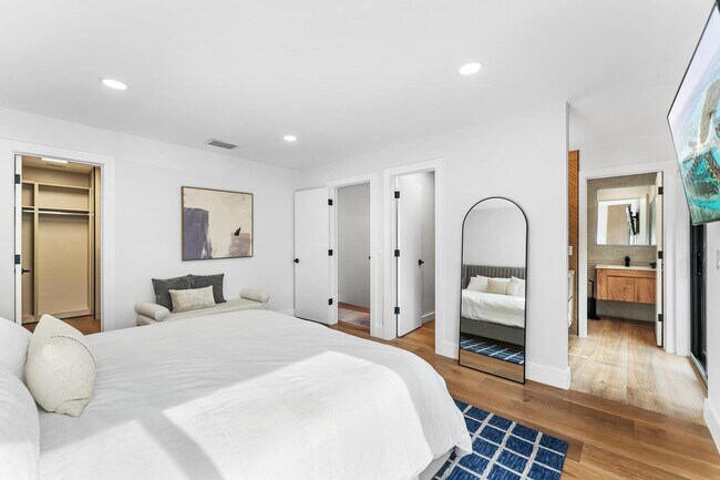 Building Photo - 541 N Ocean Blvd