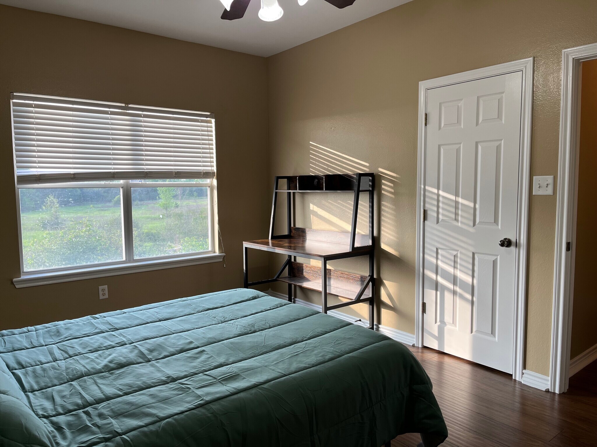 Large 3rd Bedroom with Nice View - 1425 W Villa Maria Rd