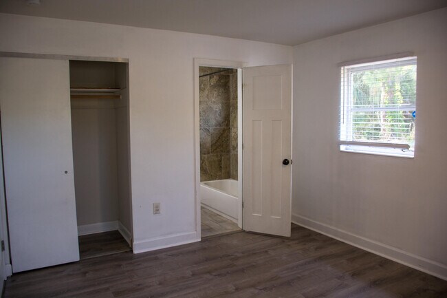 Building Photo - 86 Hurwood Ave