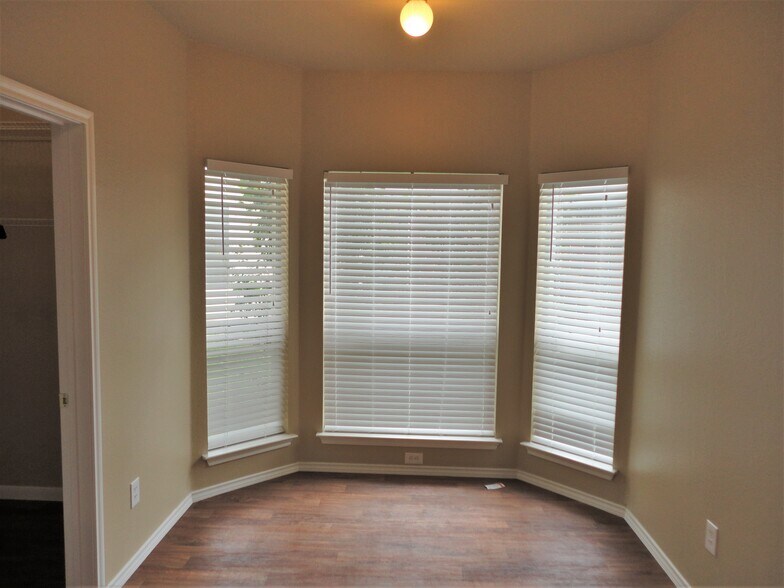 Building Photo - 1114 Black Locust Drive West