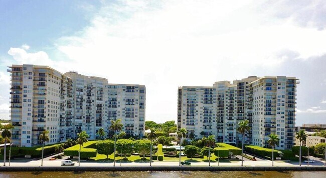 Building Photo - 1701 S Flagler Dr