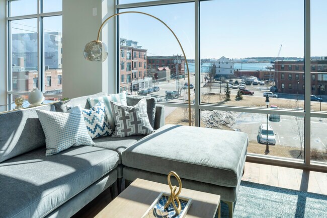 Building Photo - 50 India St