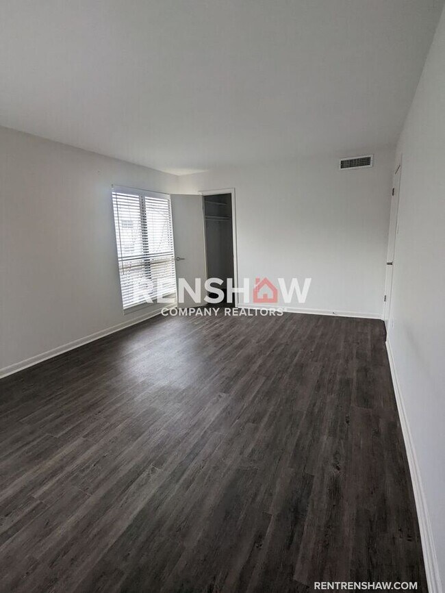 Building Photo - 6748 Meadow Oak Place - Renovated To Perfe...