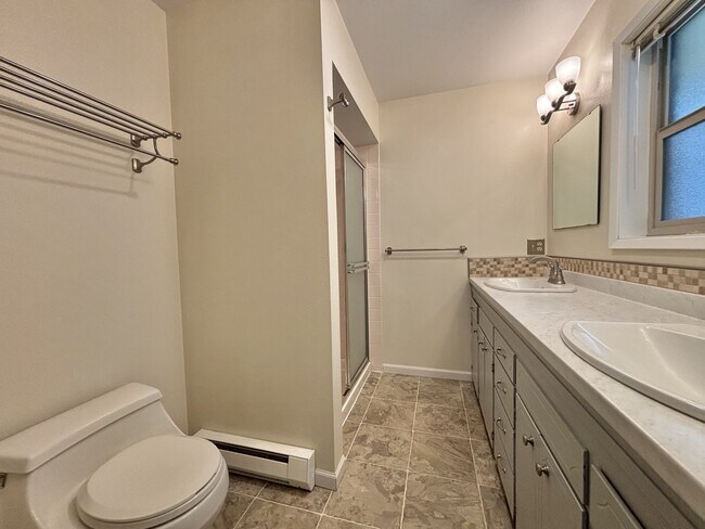 Building Photo - 1309 E 30th Ave