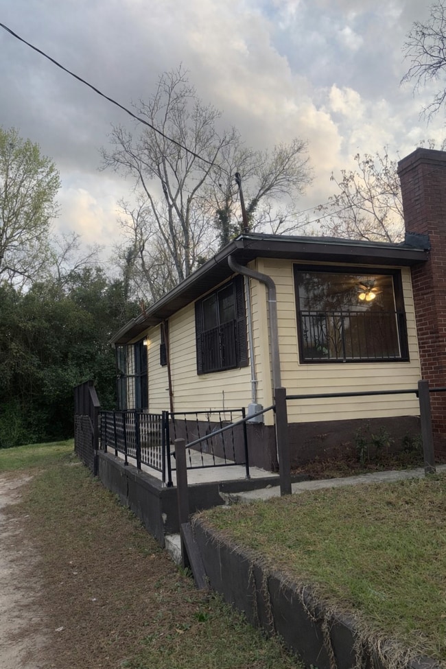 Building Photo - 661 Coleman Ln