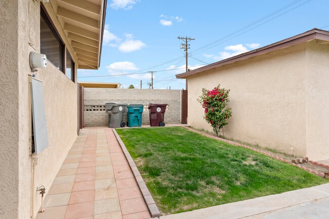 Building Photo - 82172 Sierra Ave