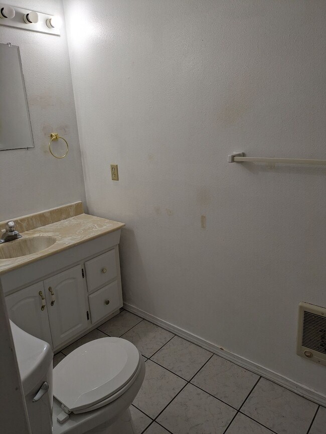 Building Photo - 809 Cherokee Ln