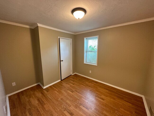 Building Photo - 3805 Brightway St