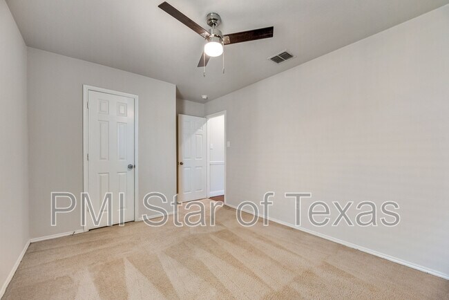 Building Photo - 1034 Churchill Dr
